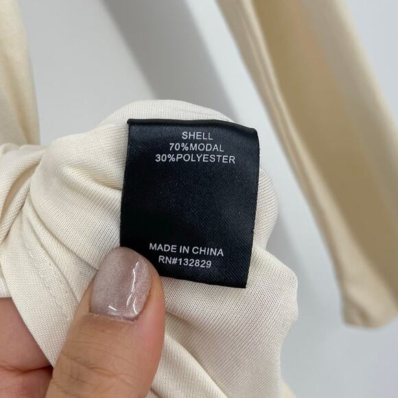 Elegant White Long Sleeve Dress - Picture 15 of 16